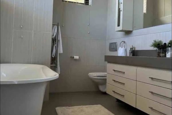main-bathroom main-bathroom