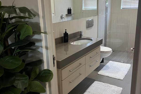 suite-vos-full-bathroom-1-image-1