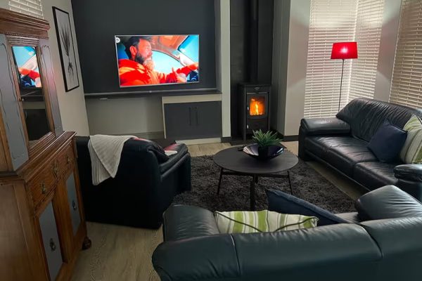 suite-vos-living-room-image-1