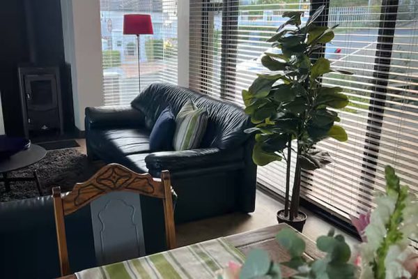 suite-vos-living-room-image-6